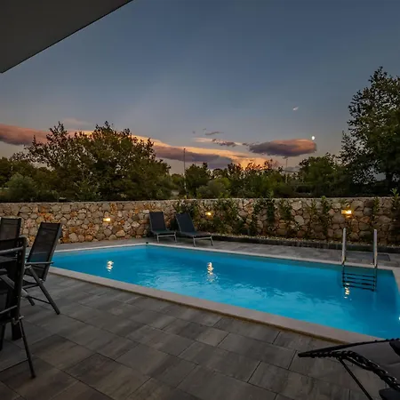 Ansulero Villa *