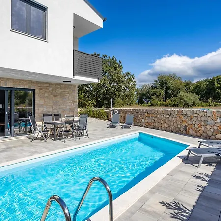 Ansulero Villa *