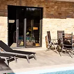 Ansulero Villa *