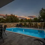 Ansulero Villa *